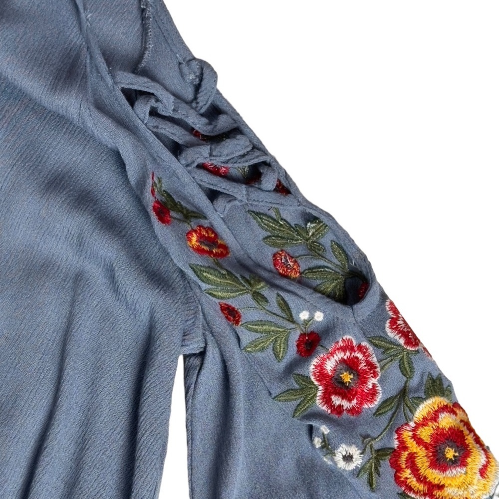 Umgee Gray Floral Embroidered Cold Shoulder Angel Sleeve Tunic Top Small - Picture 7 of 12